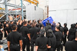 Students visit our factory