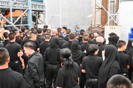 Students visit our factory