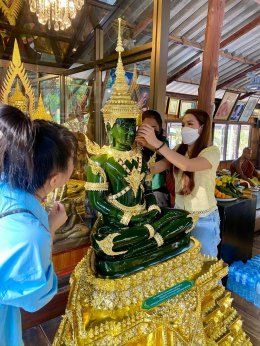 พระแก้วมรกต จำลอง เปลี่ยนเครื่องทรงได้ ขนาดเท่าคนจริง  หน้าตัก 30 นิ้ว จาก บุญทองรัตนะ