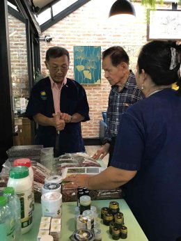  ศาสตราจารย์นายแพทย์ธีระ รามสูต ประธานมูลนิธิราชประชาสมาสัย ในพระบรมราชูปถัมภ์ เข้าร่วมประชุมกับคณะจิตอาสาราชประชาสมาสัย 