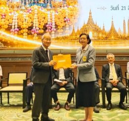 มูลนิธิราชประชาสมาสัย ในพระบรมราชูปถัมภ์ รับมอบเงินสนับสนุนจากมูลนิธิทุนท่านท้าวมหาพรหมโรงเเรมเอราวัณ จำนวน 4,500,000 บาท เพื่อสนับสนุนทุนการศึกษาให้เเก่บุตรกำพร้าที่ประสบภาวะยากลำบากในชนบท