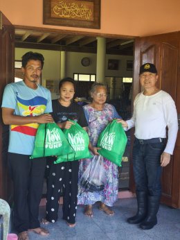 มูลนิธิราชประชาสมาสัย ในพระบรมราชูปถัมภ์ ลงพื้นที่มอบถุงยังชีพ ช่วยเหลือผู้ประสบภัยอุทกภัย จังหวัดฉะเชิงเทรา