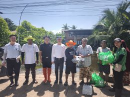 มูลนิธิราชประชาสมาสัย ในพระบรมราชูปถัมภ์ ลงพื้นที่มอบถุงยังชีพ ช่วยเหลือผู้ประสบภัยอุทกภัย จังหวัดฉะเชิงเทรา