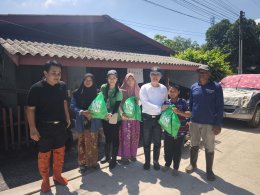 มูลนิธิราชประชาสมาสัย ในพระบรมราชูปถัมภ์ ลงพื้นที่มอบถุงยังชีพ ช่วยเหลือผู้ประสบภัยอุทกภัย จังหวัดฉะเชิงเทรา