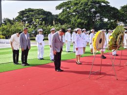 พิธีวางพวงมาลาถวายแด่พระบรมราชานุสรณ์พระบาทสมเด็จพระบรมชนกาธิเบศร มหาภูมิพลอดุลยเดชมหาราช บรมนาถบพิตร
