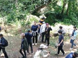 volunteer activities in making bird houses and planting trees at Khun Dan Prakan Chon Dam. Nakhon Nayok Province