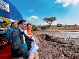 พีระพันธุ์ เตรียมแก้ปัญหาภัยแล้ง! ตรวจเยี่ยมพื้นที่ดำเนินงานและมอบนโยบายการแก้ไขปัญหาภัยแล้ง โครงการ “จิตอาสาพัฒนา ขุดลอกลำห้วยอีด่อน บ้านโคกภูใหม่ หมู่ที่ ๒ ต.โคกภู อ.ภูพาน จ.สกลนคร