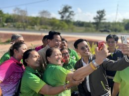 พีระพันธุ์  เป็นประธานในพิธีเปิดสถานีบริการน้ำมันสหกรณ์การเกษตรตะโหมด อ.ตะโหมด จ.พัทลุง