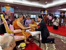 พีระพันธุ์ ได้เข้ากราบอาราธนาเจ้าประคุณสมเด็จพระมหารัชมงคลมุนี (ธงชัย ธมฺมธโช) หรือ ท่านเจ้าประคุณสมเด็จธงชัย เจ้าคณะใหญ่หนกลาง กรรมการมหาเถรสมาคม ณ วัดไตรมิตรวิทยารามวรวิหาร