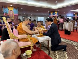 พีระพันธุ์ ได้เข้ากราบอาราธนาเจ้าประคุณสมเด็จพระมหารัชมงคลมุนี (ธงชัย ธมฺมธโช) หรือ ท่านเจ้าประคุณสมเด็จธงชัย เจ้าคณะใหญ่หนกลาง กรรมการมหาเถรสมาคม ณ วัดไตรมิตรวิทยารามวรวิหาร