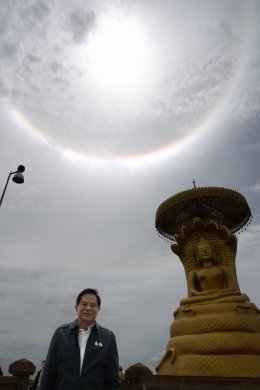 พีระพันธุ์ กราบสักการะพระพุทธสิริสัตตราช หรือหลวงพ่อเจ็ดกษัตริย์ 