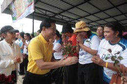 พีระพันธุ์ ลงพื้นที่จังหวัดสุราษฎร์ธานี เพื่อรับฟังปัญหาและหาแนวทางแก้ไขราคาปาล์มน้ำมันตกต่ำจากชาวสวนปาล์มและโรงสกัดน้ำมันปาล์มดิบ หรือ CPO ณ บริษัท ปาล์มทองคำ จำกัด อ.พระแสง จ.สุราษฎร์ธานี