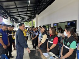 ตรวจเยี่ยมและเป็นกำลังใจ...คณะของ พี่ตุ๋ย งพื้นที่ตรวจเยี่ยมศูนย์พักพิงผู้ประสบอุทกภัย ที่ องค์การบริหารส่วนตำบลบ้านโป่ง อ.เวียงป่าเป้า 