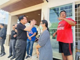 "พีระพันธุ์" นำทีม รทสช.ลงพื้นที่เยี่ยมเยียนให้กำลังใจชาวหาดใหญ่ รับฟัง 'ปัญหา - เรื่องร้องเรียน' ผู้ประสบภัย ลั่นพร้อมแก้วิกฤต หากชาวบ้านไม่ได้รับความเป็นธรรม