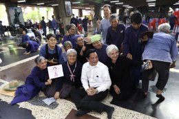 "พีระพันธุ์" ลุยอุบลฯ เยี่ยมชุมชนราชธานีอโศก ชูนโยบายรื้อระบบพลังงาน-ปราบโกง-ปกป้องอธิปไตย ย้ำ! ไม่มีวันทรยศต่อแผ่นดิน