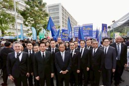 ยึดมั่นนโยบาย ไม่ใช่ยึดติดตัวเลข พีระพันธุ์  นำทัพ รทสช. จับฉลากปาร์ตี้ลิสต์ ย้ำเบอร์ไม่ใช่หัวใจสำคัญ แต่เป็น "นโยบายและการเข้าถึงประชาชน"