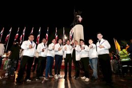 'พีระพันธ์ุ' ลั่นฆ้องชัย! ขอพร 'พระเจ้าตากสิน' สู้ศึกเลือกตั้ง นำทีมลงพื้นที่ฝั่งธนฯ อาสาเป็นผู้นำแก้วิกฤติชาติ