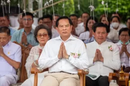 “พีระพันธุ์” เป็นประธานพิธีหล่อองค์พระมหาโพธิสัตว์กวนอิมพันกร