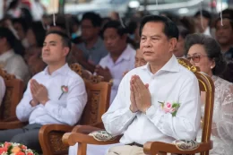 “พีระพันธุ์” เป็นประธานพิธีหล่อองค์พระมหาโพธิสัตว์กวนอิมพันกร