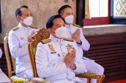 'พีระพันธุ์' เป็นประธานในพิธีถวายผ้าพระกฐินพระราชทาน