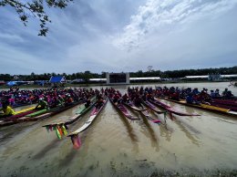 เป็นประธานในพิธีเปิดการแข่งขันเรือยาวประเพณีขึ้นโขนชิงธง จังหวัดชุมพร