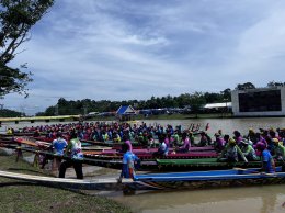 เป็นประธานในพิธีเปิดการแข่งขันเรือยาวประเพณีขึ้นโขนชิงธง จังหวัดชุมพร