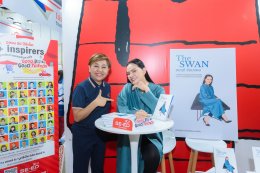 The Swan ชวนผู้อ่านพบผู้เขียน บรรยากาศแจกลายเซ็นเต็มไปด้วยรอยยิ้ม