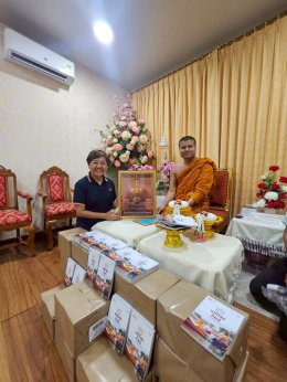 ส่งต่อธรรมะผ่านหนังสือ "ไม่ต้องมีมาก แค่มีสุขก็พอ" เพื่อเป็นแสงสว่างแก่สาธุชน