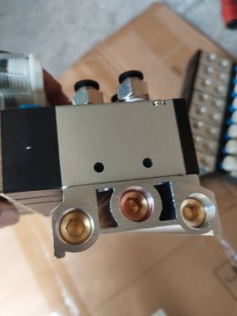 4V210-08 โซลินอยด์วาล์ว (solenoid valve) 5/2 ประกอบฐานวาล์ว