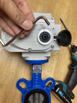 2 นิ้ว วาล์วปีกผีเสื้อ Butterfly valve ประกอบหัวขับวาล์ว AKK05 ขนานแรงบิด 50 นิวตัน-เมตร เปิด-ปิดน้ำไฟฟ้า 220VAC   