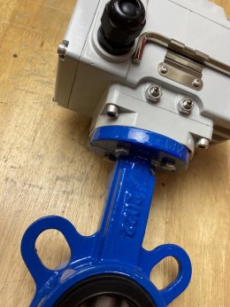 2 นิ้ว วาล์วปีกผีเสื้อ Butterfly valve ประกอบหัวขับวาล์ว AKK05 ขนานแรงบิด 50 นิวตัน-เมตร เปิด-ปิดน้ำไฟฟ้า 220VAC   