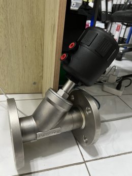 Angle seat valve DN50 flanged 10K