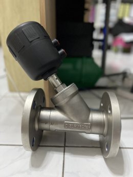 Angle seat valve DN50 flanged 10K