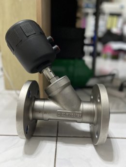 Angle seat valve DN50 flanged 10K