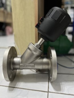 Angle seat valve DN50 flanged 10K