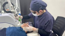 "แนะนำเทคนิคดูแลผิวหลังรักษาหลุมสิวด้วยเลเซอร์ครับIntroducing Techniques for Caring for and Treating Acne Scars with Laser"
