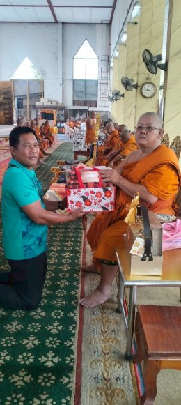 พระครูปลัดศุภกิตติ์ สุวิริโย ท่านเจ้าอาวาสวัดสังกะสีมอบทุนการศึกษา