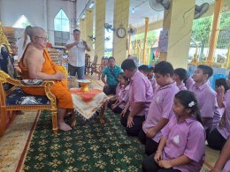 พระครูปลัดศุภกิตติ์ สุวิริโย ท่านเจ้าอาวาสวัดสังกะสีมอบทุนการศึกษา