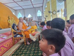 พระครูปลัดศุภกิตติ์ สุวิริโย ท่านเจ้าอาวาสวัดสังกะสีมอบทุนการศึกษา