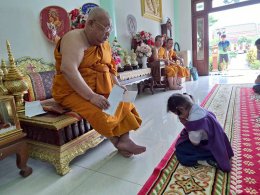  พระครูประภัสสราภรณ์ (วชิรญาโน) ท่านเจ้าอาวาสวัดหนองแฟบ มอบทุน