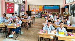 มอบอุปกรณ์การเรียน (ภาคเรียน 2/2568) .ให้นักเรียน