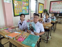 มอบอุปกรณ์การเรียน (ภาคเรียน 2/2568) .ให้นักเรียน