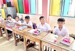 มอบอุปกรณ์การเรียน (ภาคเรียน 2/2568) .ให้นักเรียน