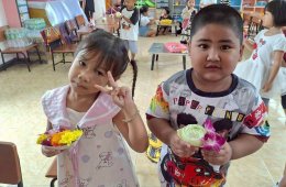 น้อง ๆ อนุบาล 1-3 ทำกระทง...วันลอยกระทง