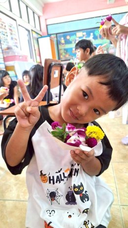 น้อง ๆ อนุบาล 1-3 ทำกระทง...วันลอยกระทง