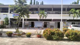 ประกาศประกวดราคาจ้างก่อสร้างโครงการวางท่อระบายน้ำและทำถนนภายในโรงเรียนนาป่ามโนรถ