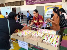  ภาพบรรยากาศ...การนำอาหาร ขนม เลี้ยงเด็ก ๆ วันเด็ก 69