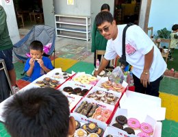  ภาพบรรยากาศ...การนำอาหาร ขนม เลี้ยงเด็ก ๆ วันเด็ก 69