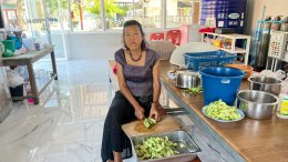  ขอขอบคุณ...ป้าหนิง ที่มาเลี้ยงอาหาร ขนม น้ำ และไอศกรีม