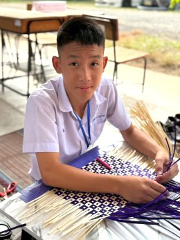  รางวัลรองชนะเลิศอันดับที่ 2 การจักสานไม้ไผ่ ป.4-6